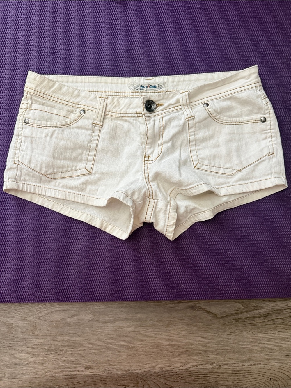 Revolution Women's Cream Denim Low-Rise Jean Shorts